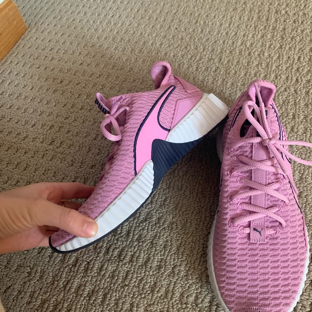 NWOT NEVER WORN PUMA SNEAKERS! Make me an offer!